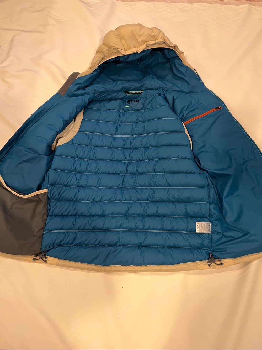 Stio Men's Hooded Packable Goose Down Vest Cream With Blue Lining - Picture 8 of 14